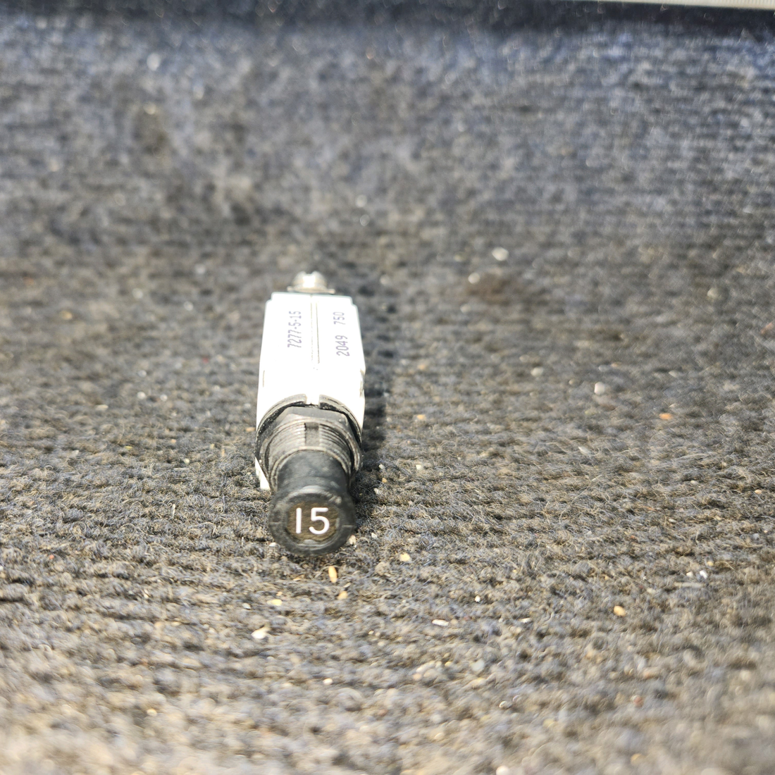 Used aircraft parts for sale, 7277-5-15 Klixon 7277 cessna 150G Push-Pull Circuit Breaker - 15 Amps