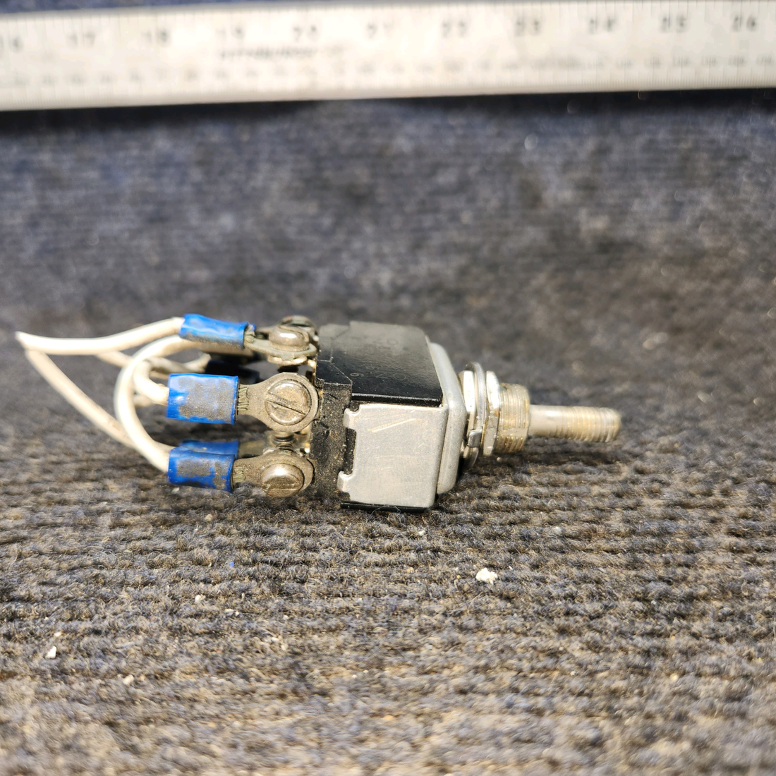 Used aircraft parts for sale, MS25201-6 cessna 150G Three-Position Reset Switch