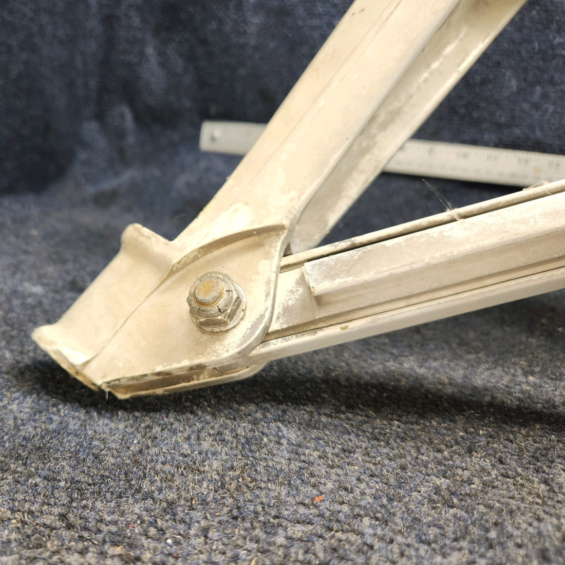 Used aircraft parts for sale, 95-810002-618 BEECHCRAFT 95-55B Gear Assy Main - RH