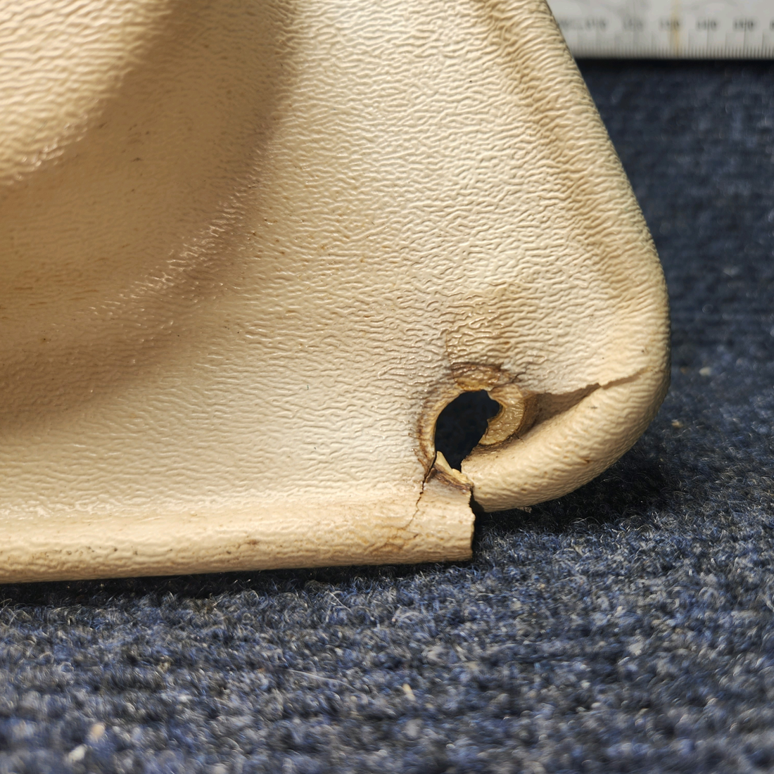 Used aircraft parts for sale, 63428-09 Piper PA28-140 Panel Light Cabin  Assy