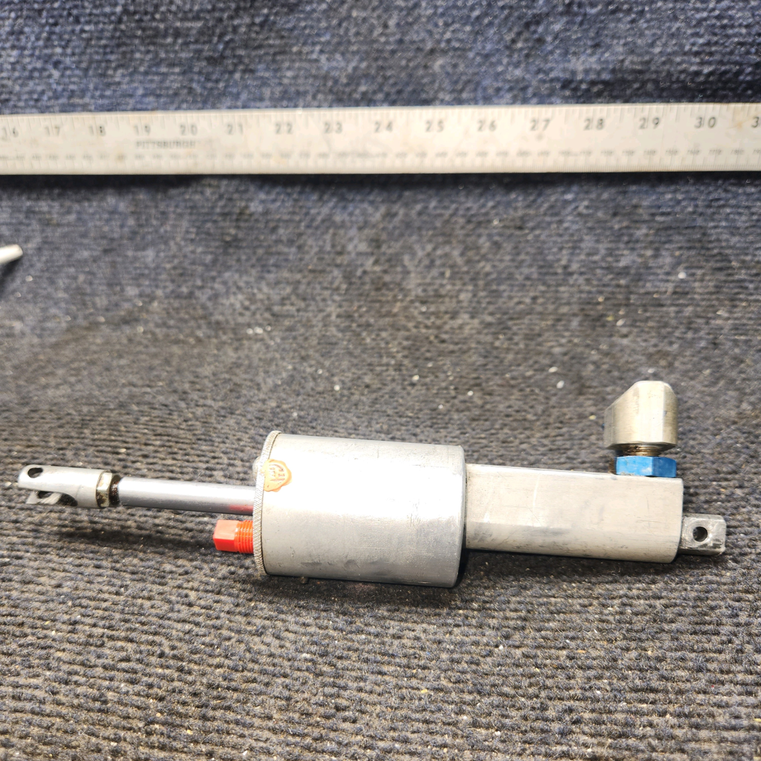 Used aircraft parts for sale, 0541138-16 Cessna 182G Master Brake Cylinder
