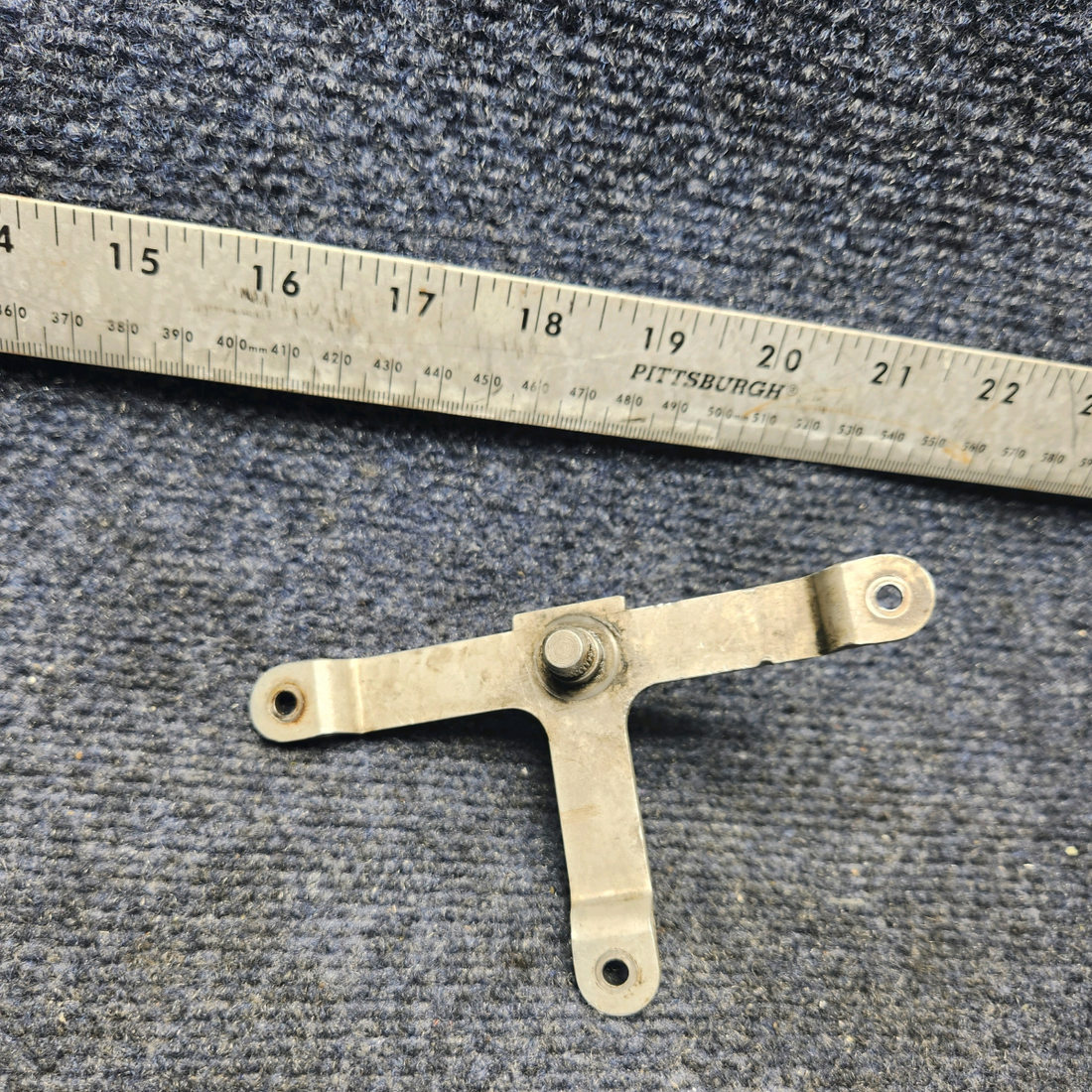 Used aircraft parts for sale, Door Latch Beechcraft F33A BEECHCRAFT BAGGAGE DOOR LATCH RETAINER ASSEMBLY