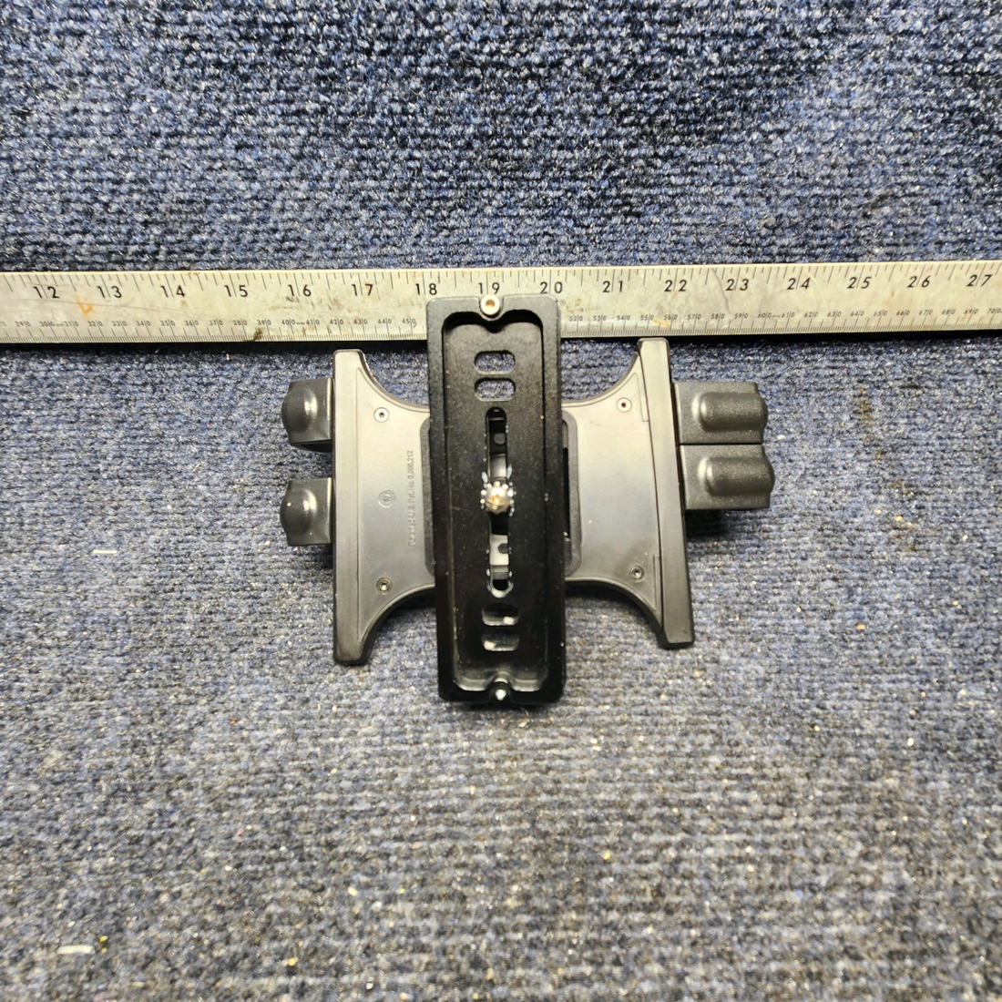 Used aircraft parts for sale, Clearview mounts Beechcraft F33A CLEARVIEW UNIVERSAL TABLET PANEL MOUNT
