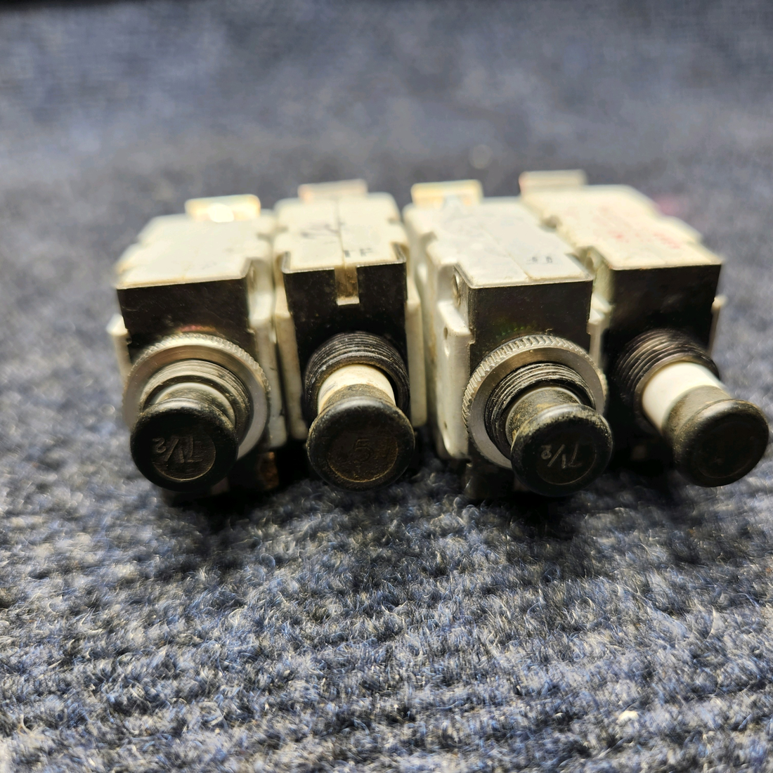 Used aircraft parts for sale, MS25244-7 1/2 Mecanical  products CIRCUIT BREAKER 7 1/2 AMP - PRICE PER EACH