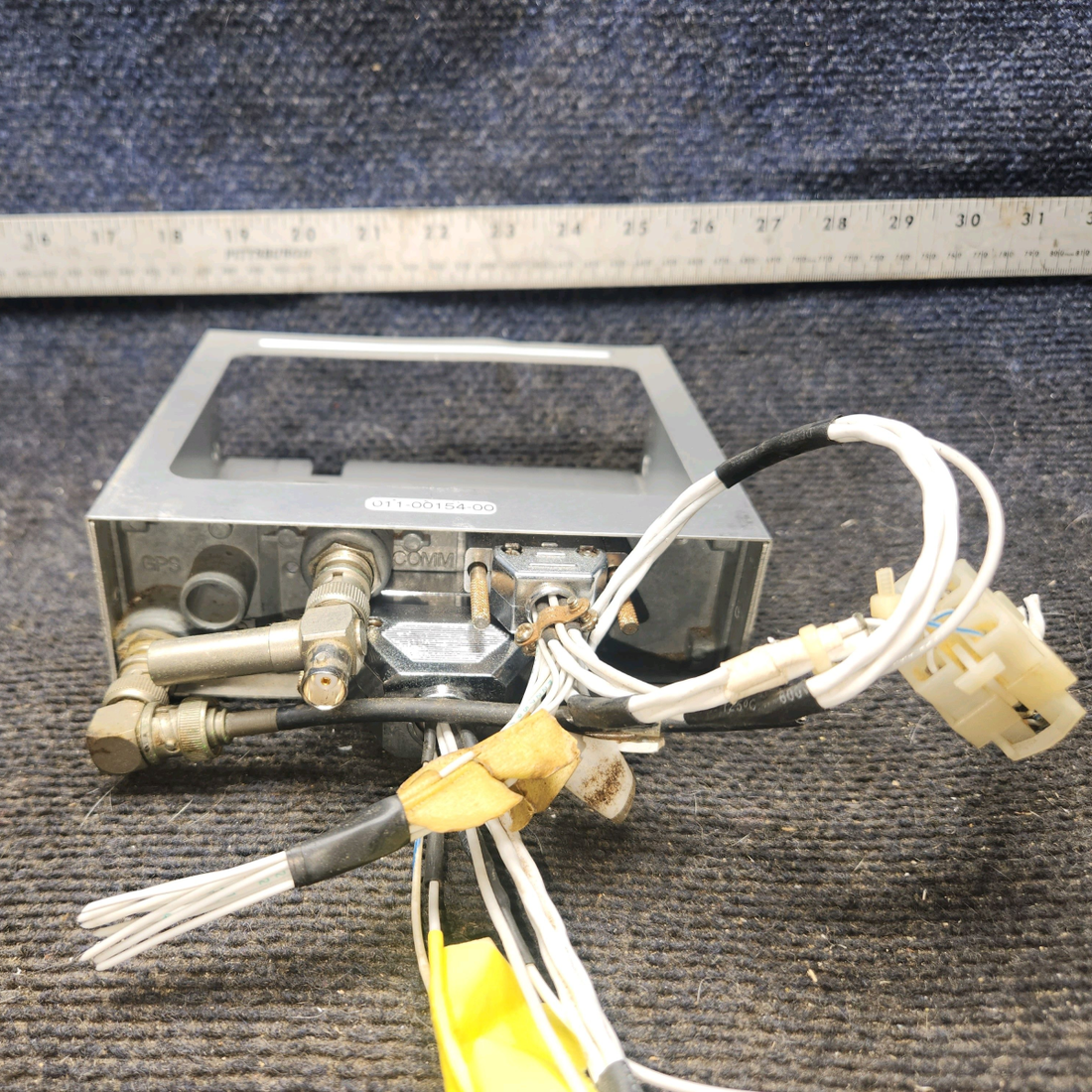 Used aircraft parts for sale, 011-00433-00 Garmin GNC-300XL cessna 172N GPS-Com Radio with Tray (Volts: 14)