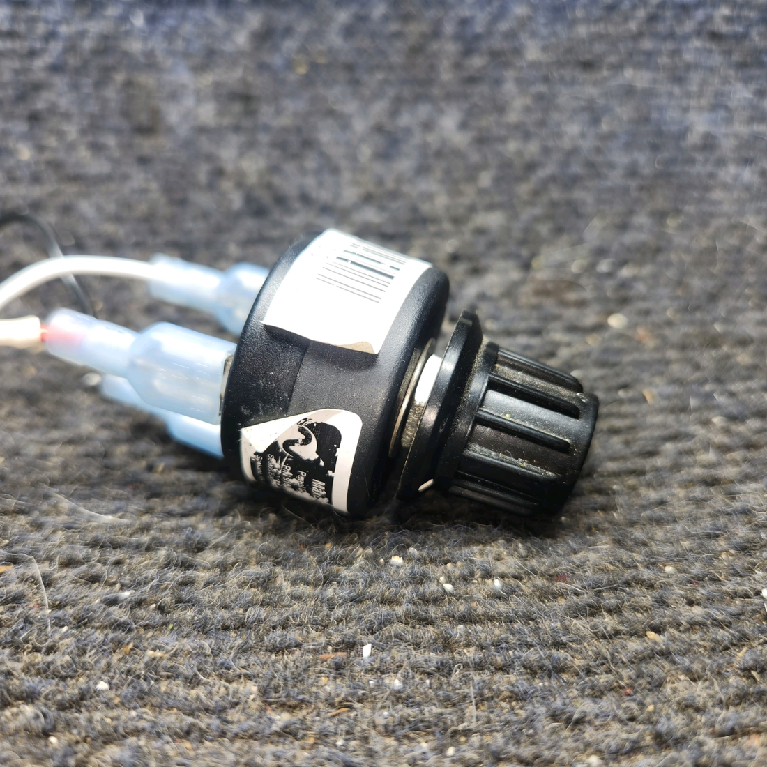 Used aircraft parts for sale, 9100-001-A MaxDim cessna 172k Panel Dimmer