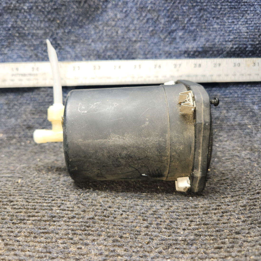 Used aircraft parts for sale, S1392-N2 United Instruments cessna 172k Vertical Speed Indicator – Glass is Slightly Foggy