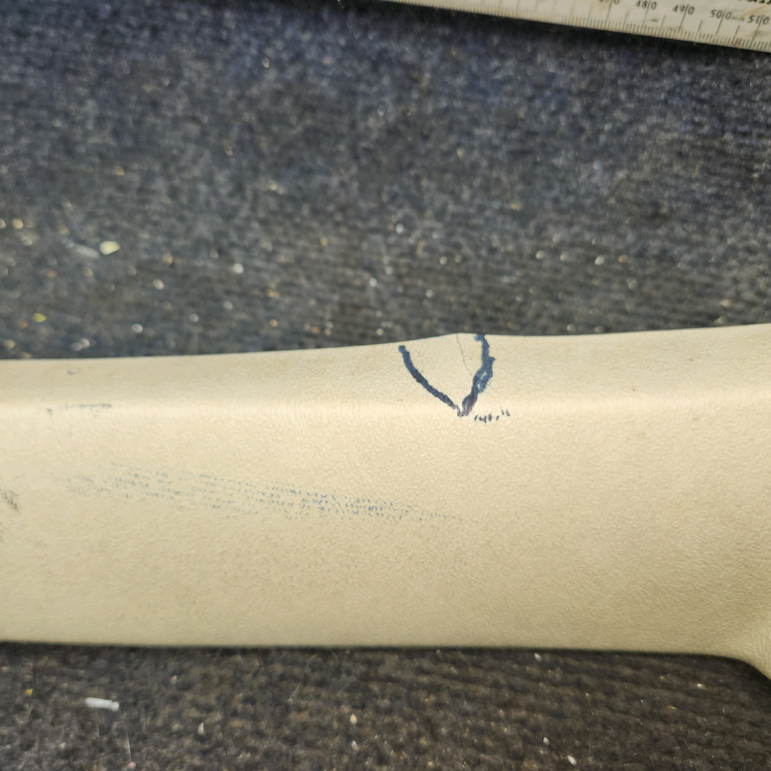 Used aircraft parts for sale, 0515027-4 cessna 172N Window Moulding - RH