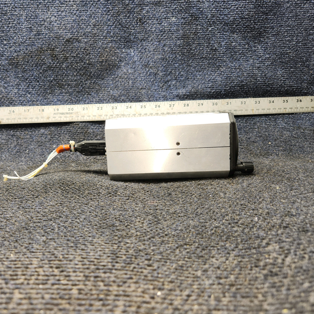 Used aircraft parts for sale, 066-3056-02 Bendix King Beechcraft C23 SUNDOWNER KI-208 VOR/LOC Indicator – 11–33 Volts