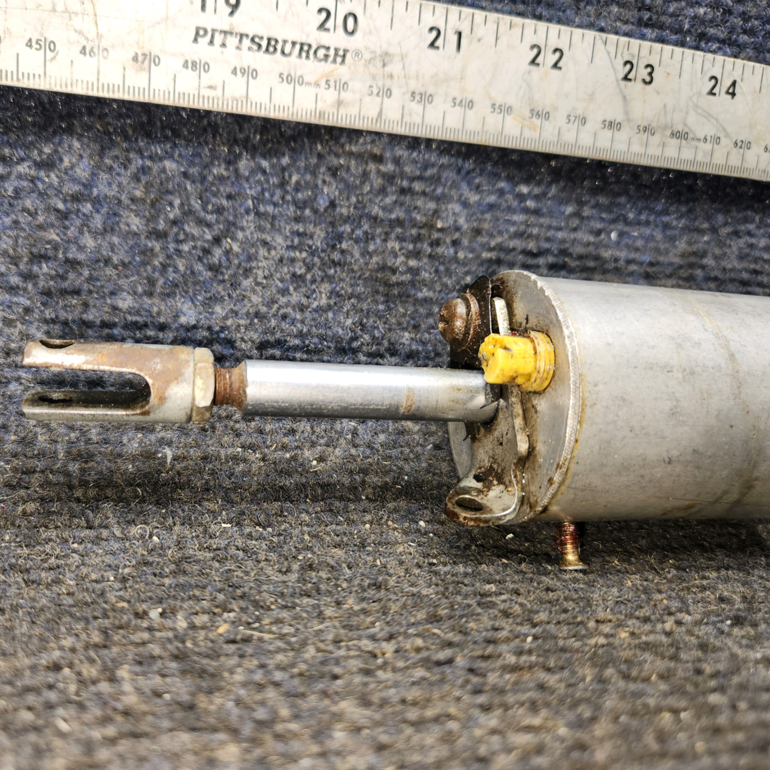 Used aircraft parts for sale, 0541138-20 cessna 150G Brake Cylinder Assembly