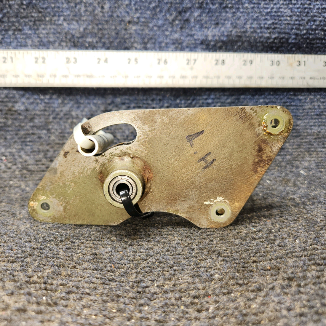 Used aircraft parts for sale, 0523223 Cessna 172 Aileron Bellcrank - LH