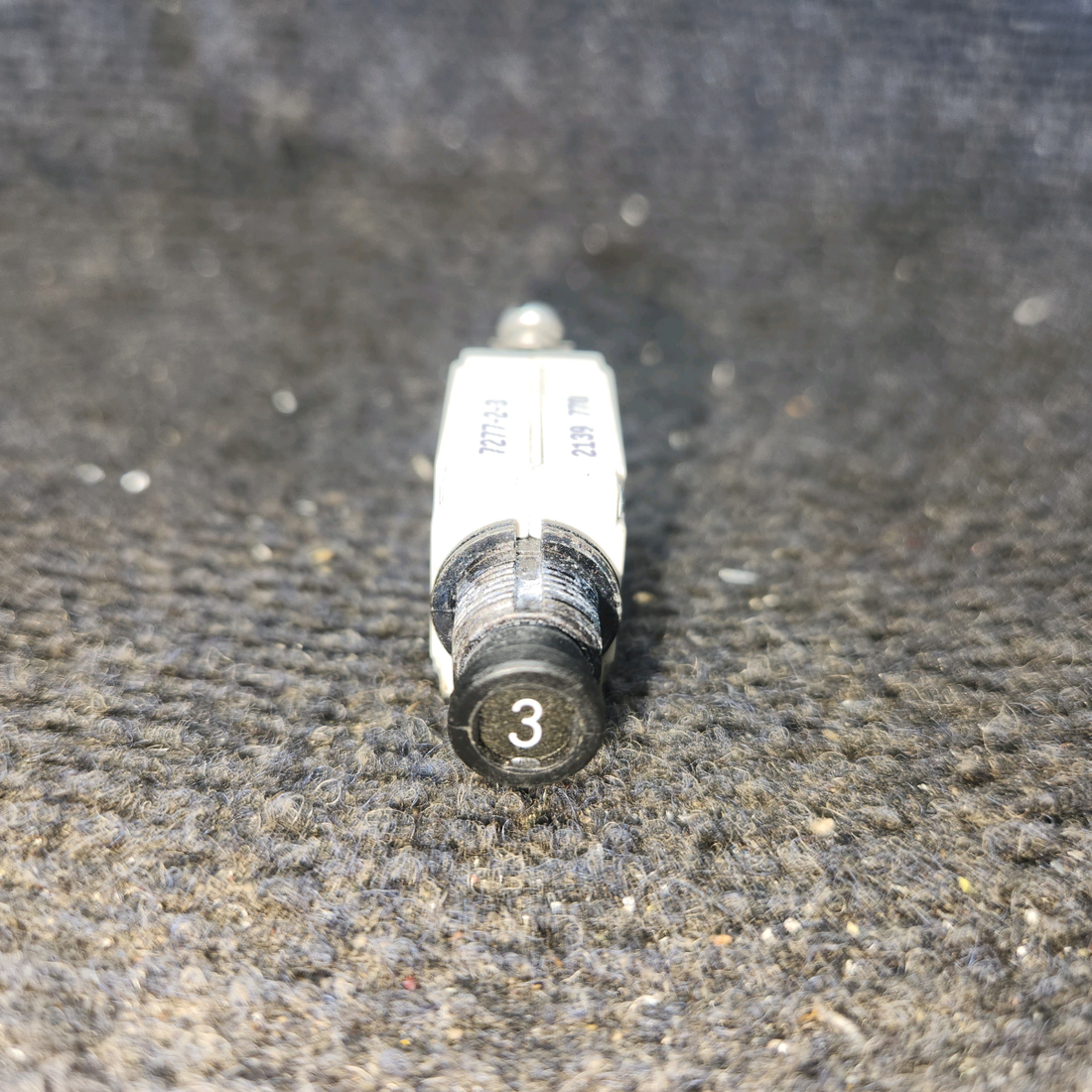 Used aircraft parts for sale, 7277-2-3 Klixon 7277 cessna 150G Push-Pull Circuit Breaker - 3 Amps
