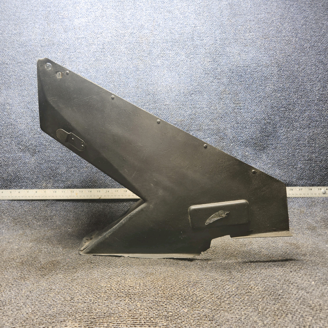 Used aircraft parts for sale, 0411004-1 cessna 150G Center Console Cover