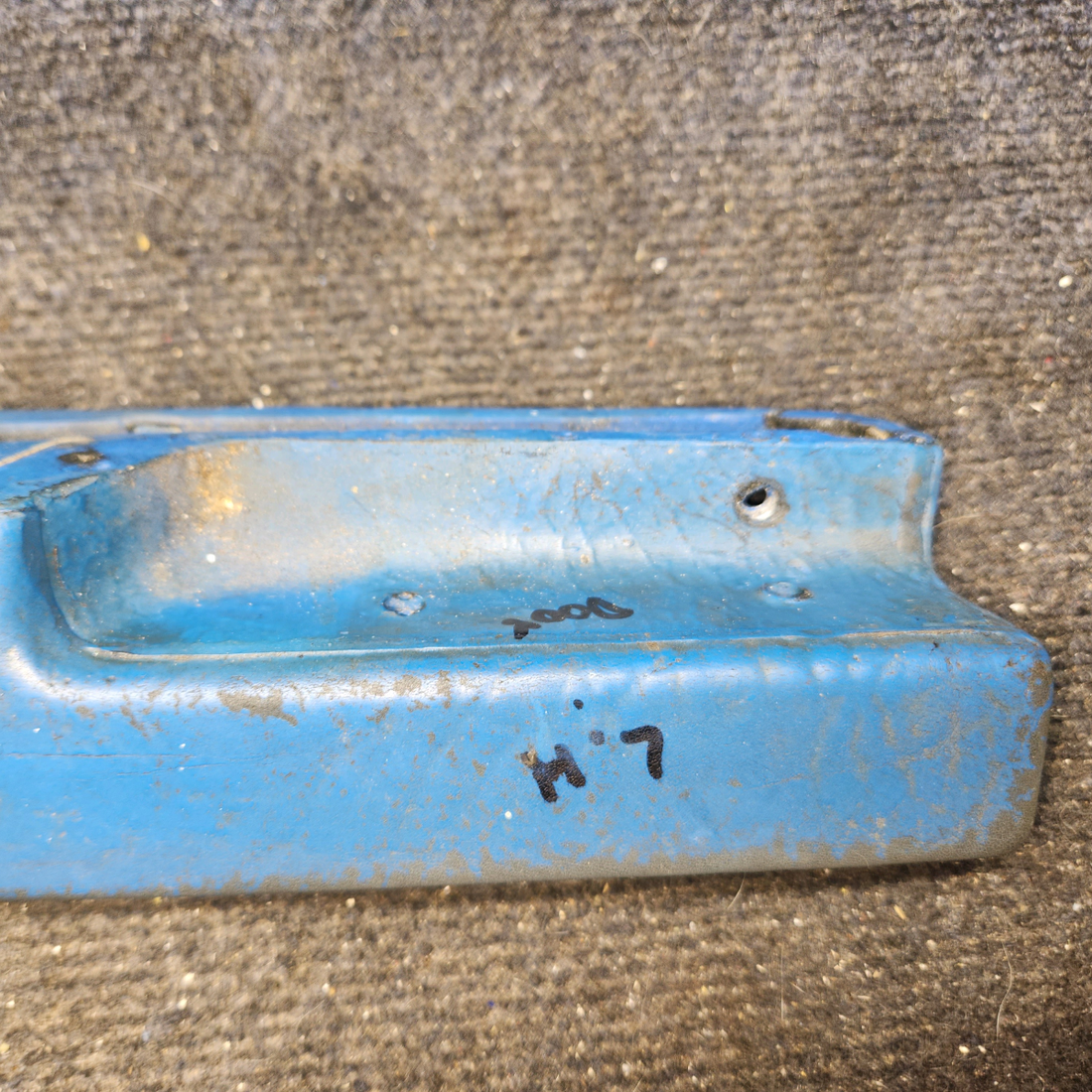 Used aircraft parts for sale, 0717011-27 cessna 172N Armrest Assembly – LH