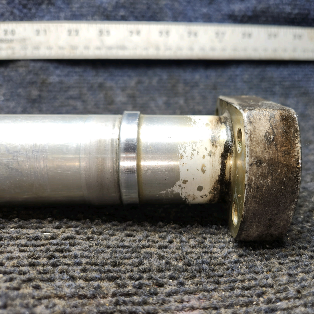 Used aircraft parts for sale, 0541124 Cessna 172E Main Gear Axle