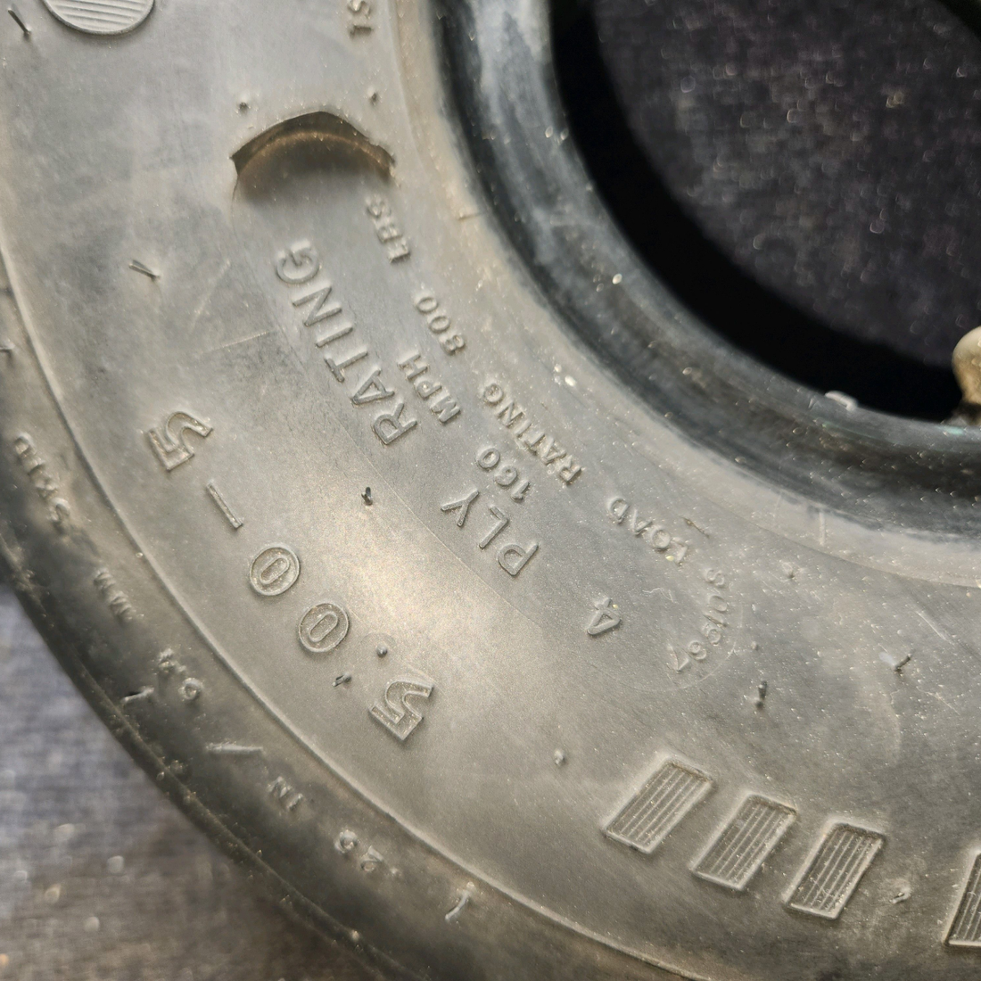 Used aircraft parts for sale, 505C46-4 GoodYear Flight Custom III Cessna 172E Tire With tube.