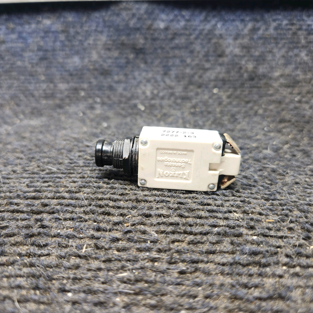 Used aircraft parts for sale, 7277-2-3 Klixon cessna 172k Circuit Breaker – 3 Amp