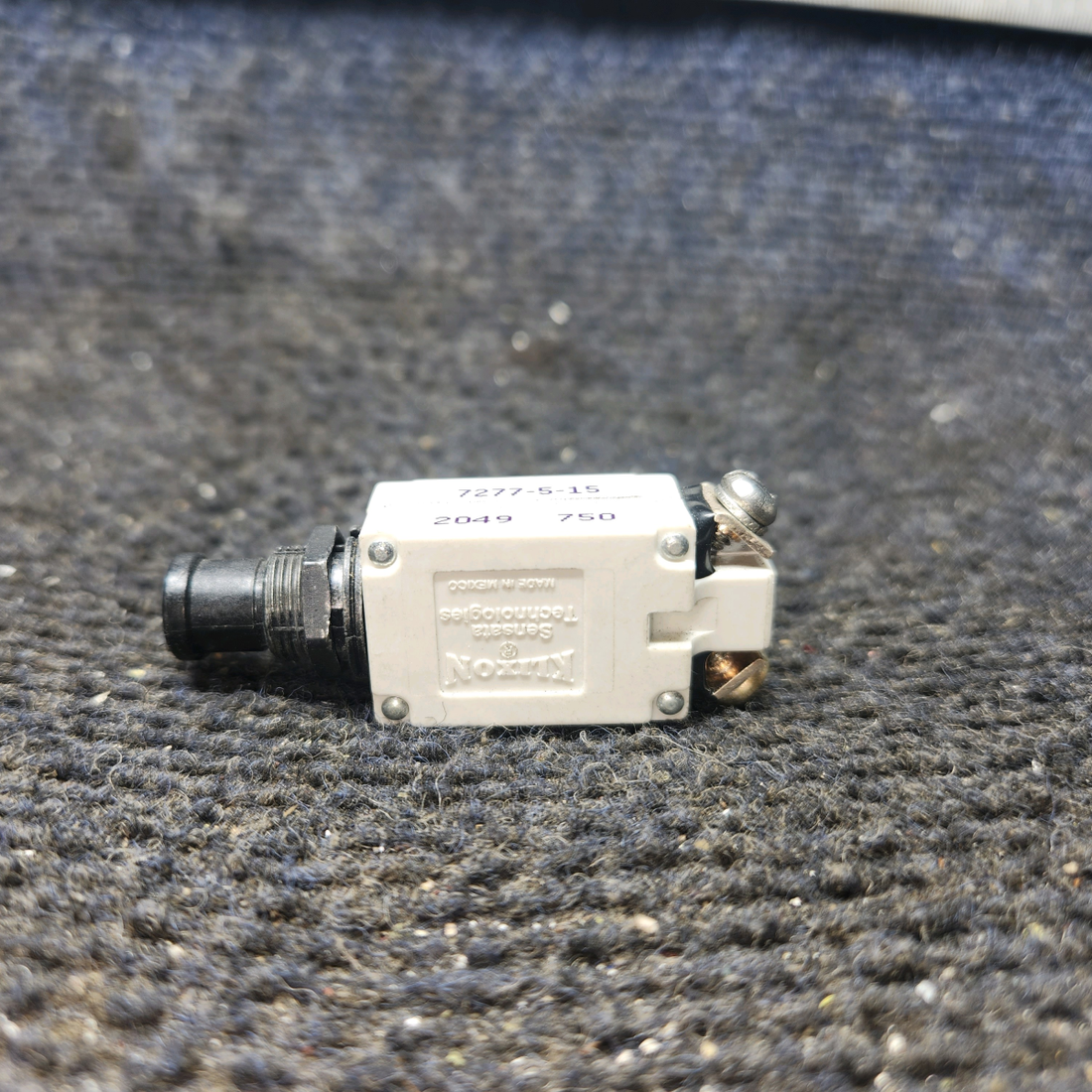 Used aircraft parts for sale, 7277-5-15 Klixon 7277 cessna 150G Push-Pull Circuit Breaker - 15 Amps