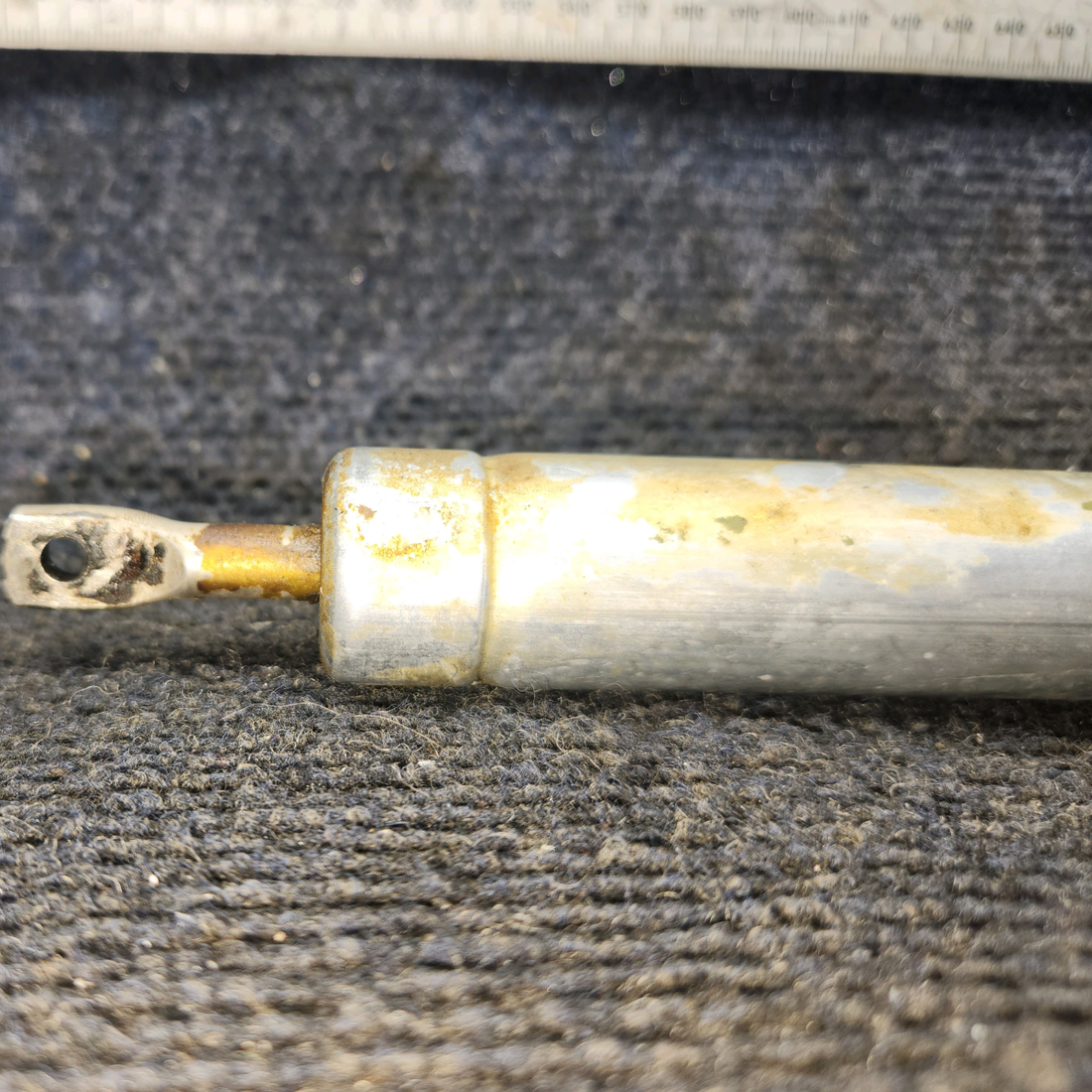 Used aircraft parts for sale, 10650 Cessna 182G Actuator Cylinder Assembly