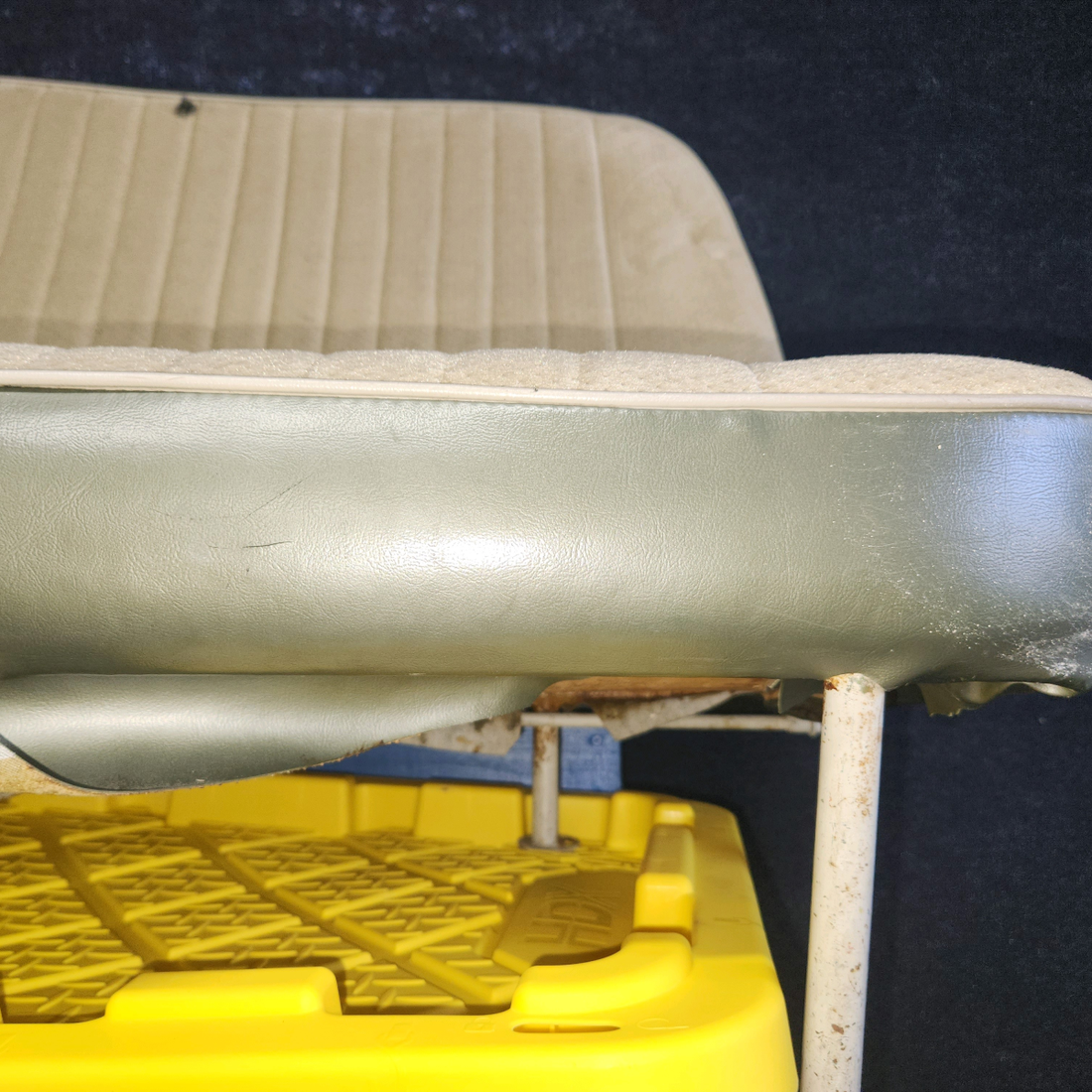 Used aircraft parts for sale, 0514010-19 CESSNA 172K REAR SEAT ASSEMBLY (SINGLE BACK)