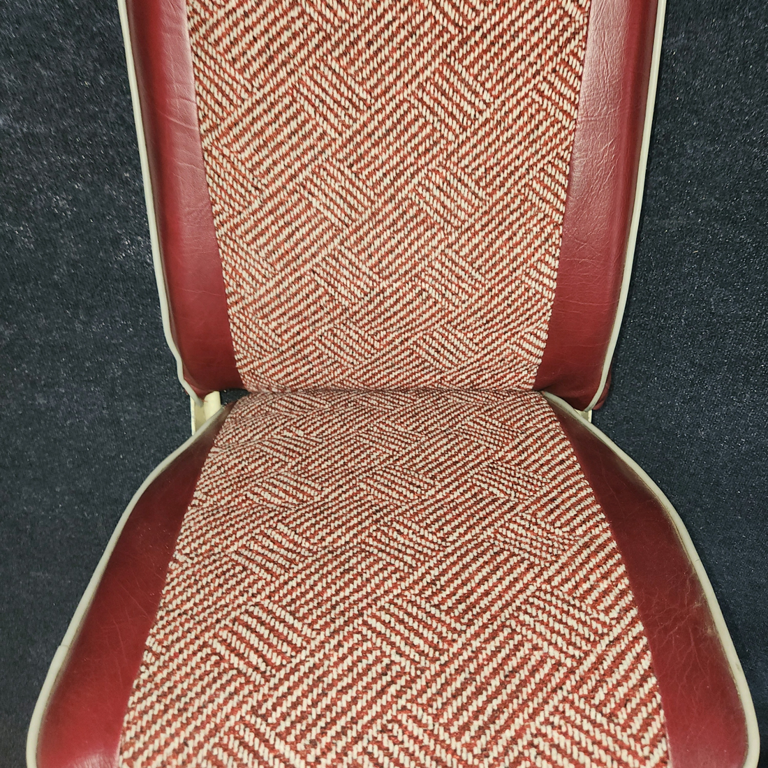 Used aircraft parts for sale, 65879-00 Piper PA28-140 Front Seat Assy LH / RH