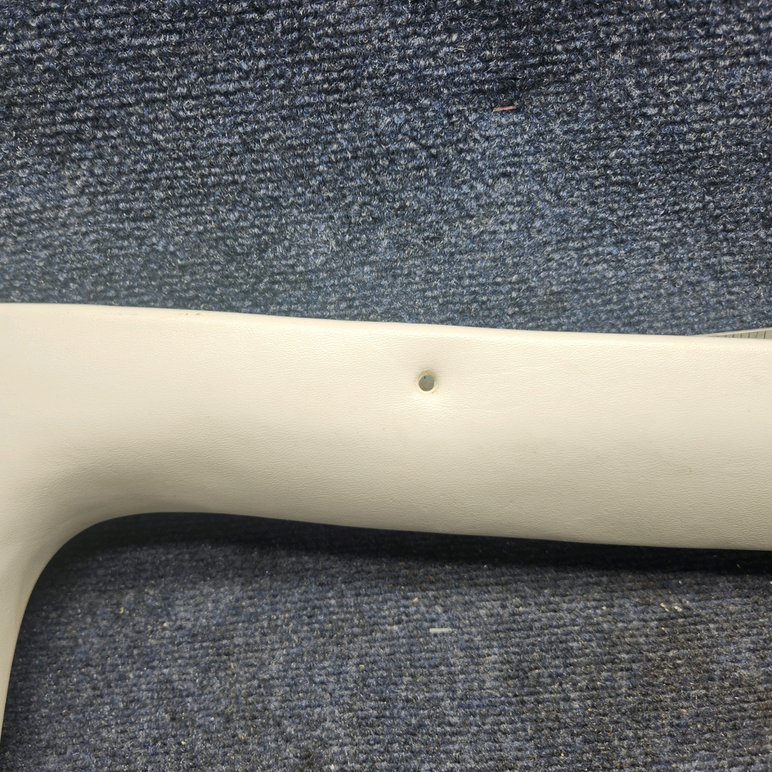 Used aircraft parts for sale, 96-534131-4 Beechcraft F33A WINDOW MOLDING ASSY AFT CABIN RH