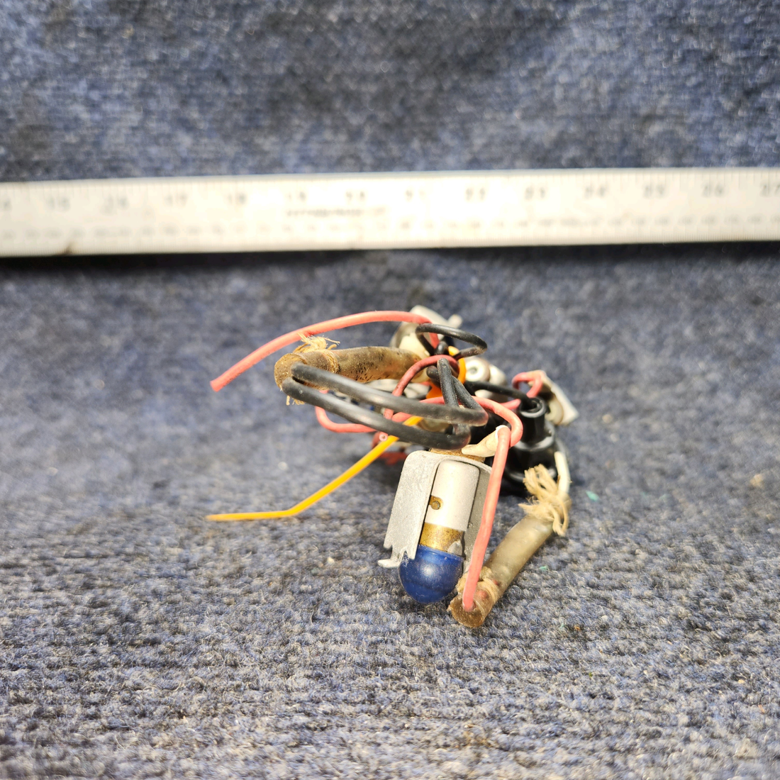 Used aircraft parts for sale, 565-516 PIPER PA28RT-201 Panel Light Holder ( Set of 7)