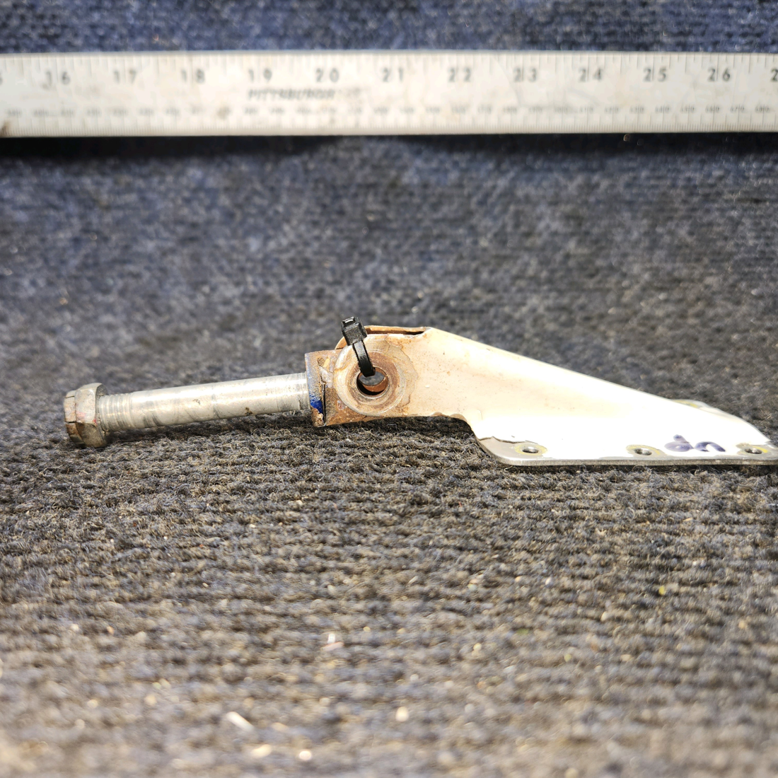 Used aircraft parts for sale, 63050-000 Piper PA28-140 Cabin Door Top Hinge