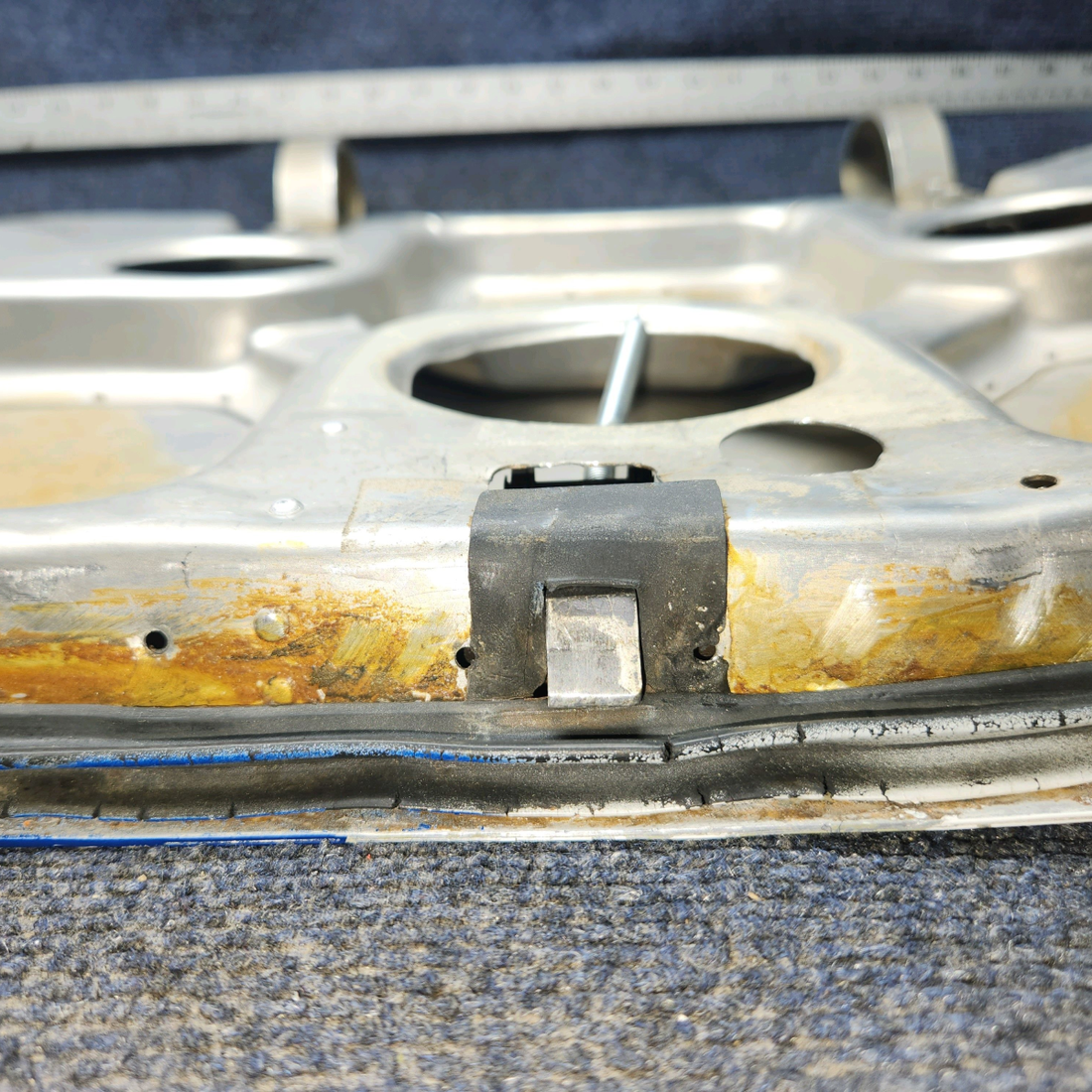 Used aircraft parts for sale, 0711629-1 Cessna 182G Baggage Door Assembly