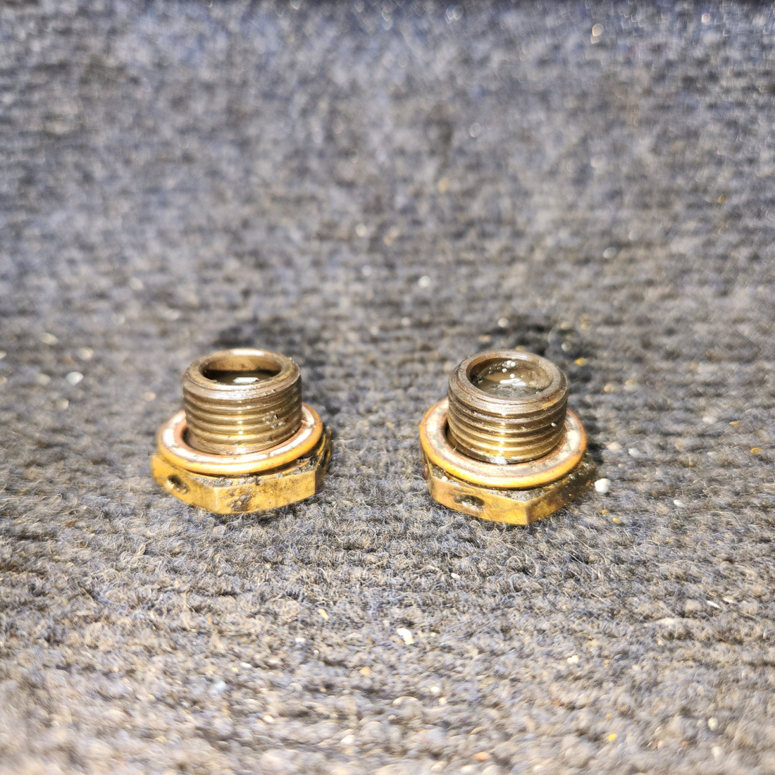 Used aircraft parts for sale, 532432 Continental O-300-D Cessna 172F Plug Sold as a set of 2