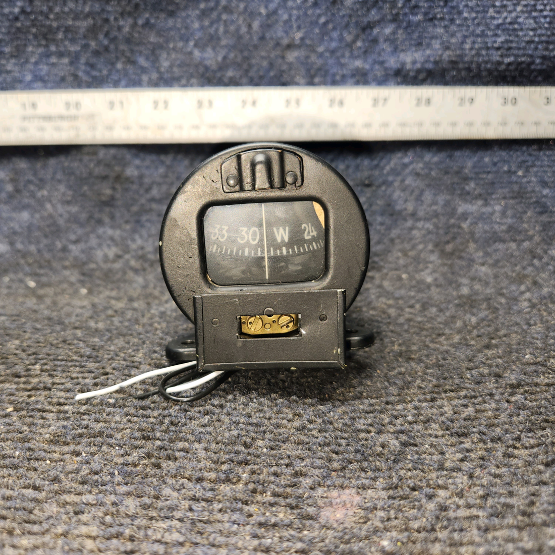 Used aircraft parts for sale, C2400-L4P Piper PA28-140 Dash-Mounted Lighted Compass Indicator