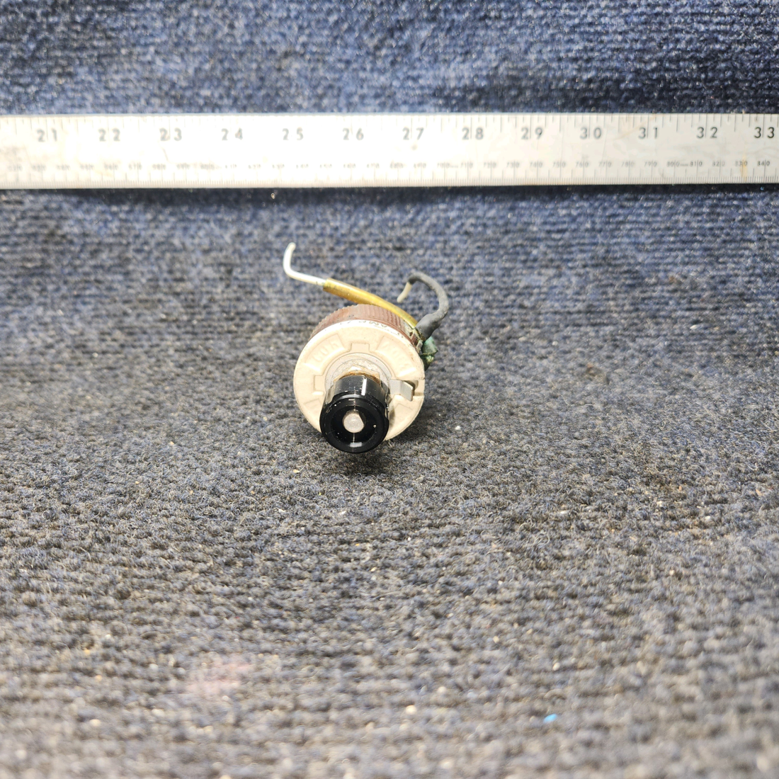 Used aircraft parts for sale, 1D1-763 Beechcraft C23 SUNDOWNER Overhead Light Dimmer Rheostat – 160 Ohm