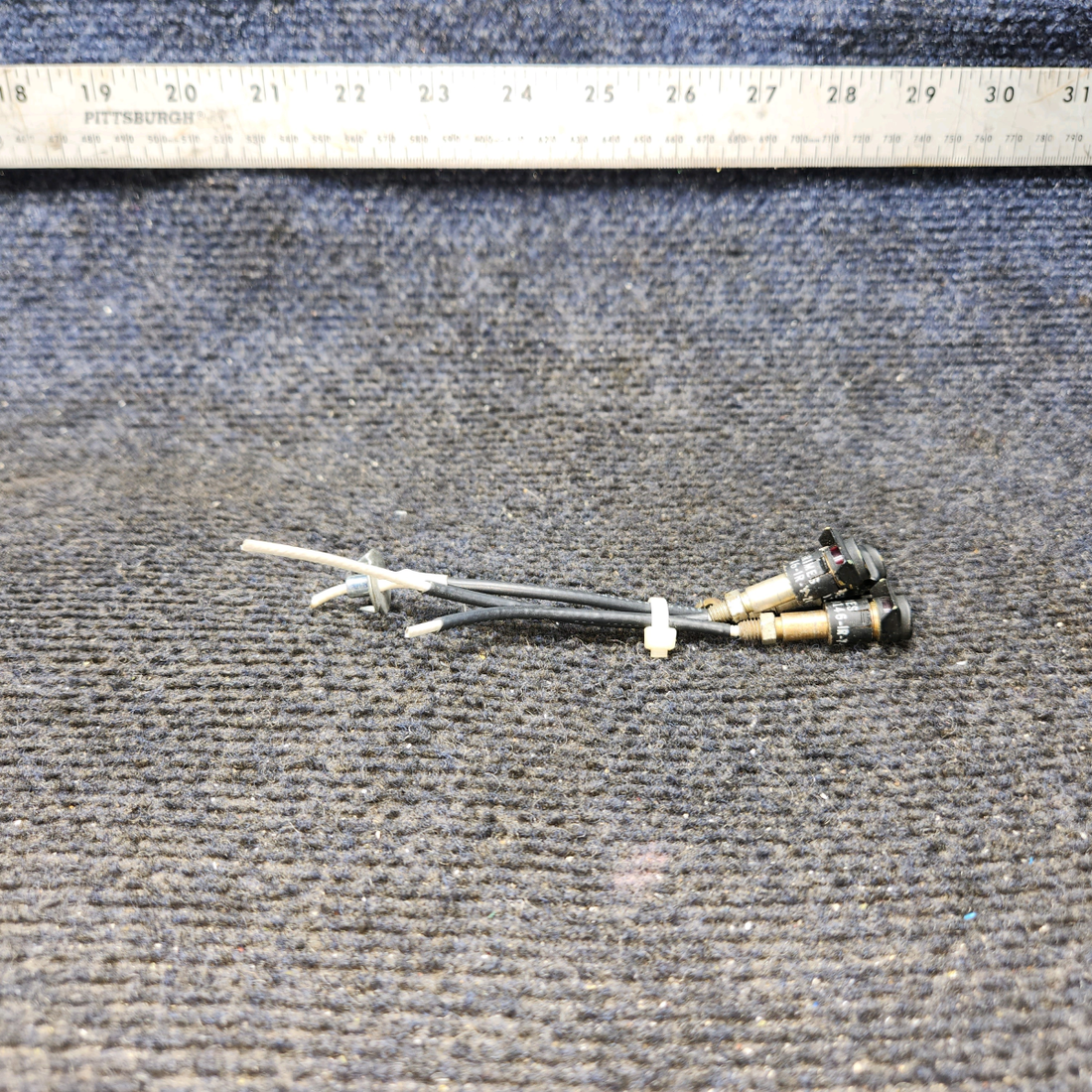 Used aircraft parts for sale, 20-0146 GRIMES Beechcraft C23 SUNDOWNER Aircraft Instrument Post Light With Red Lens - 12 Volts