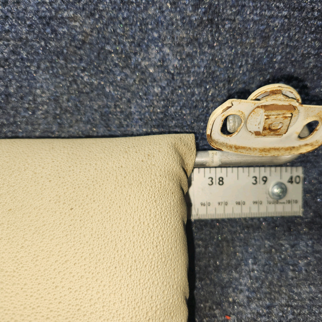 Used aircraft parts for sale, 0700122-1, 0700122-1 Cessna 172E Sun-Visor Set LH & RH with brackets