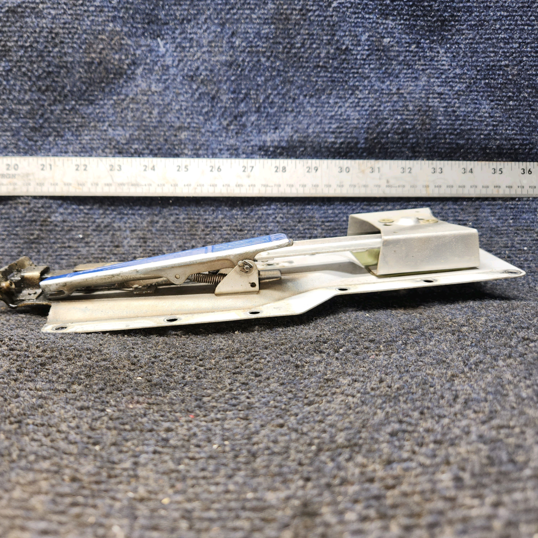 Used aircraft parts for sale, 0711061-5 Cessna 182G Cabin Door Latch Assembly RH