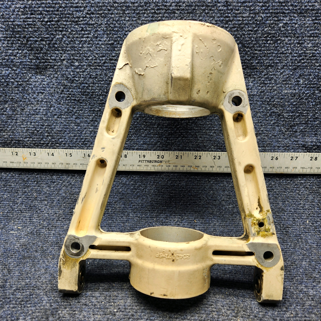 Used aircraft parts for sale, 2443007-1 CESSNA C172RG TRUNNION NOSE GEAR ASSEMBLY