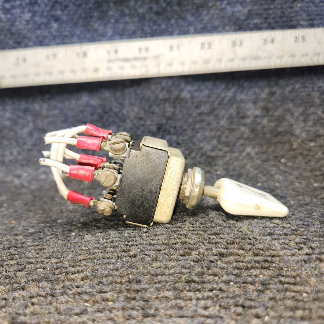 Used aircraft parts for sale, 7672K5 Eaton Cessna 182G Flap Toggle Swith