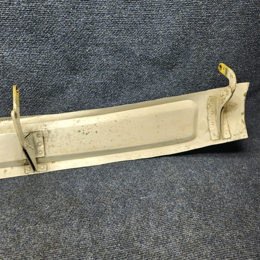 Used aircraft parts for sale, 2413083-1 CESSNA C172RG NOSE GEAR DOOR ASSEMBLY  LH