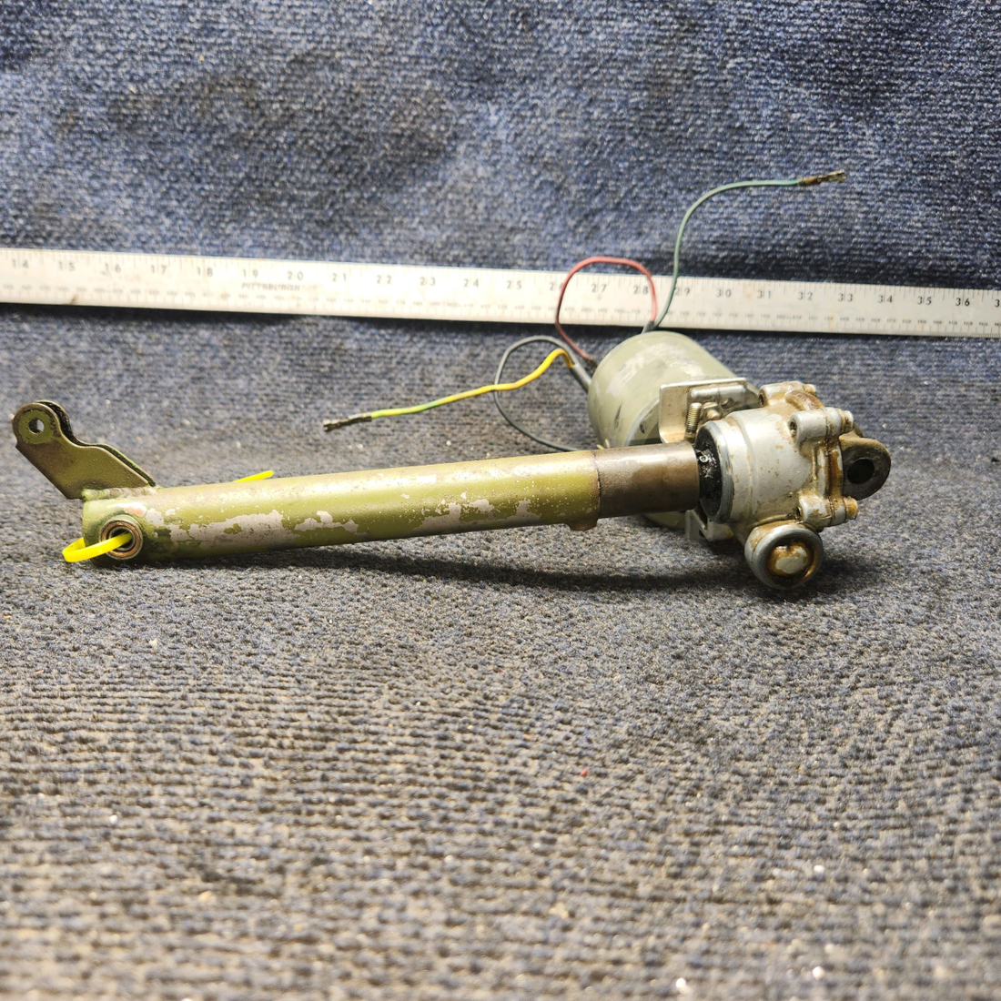 Used aircraft parts for sale, C301002-0305 Cessna 182G Flap Actuator Assembly