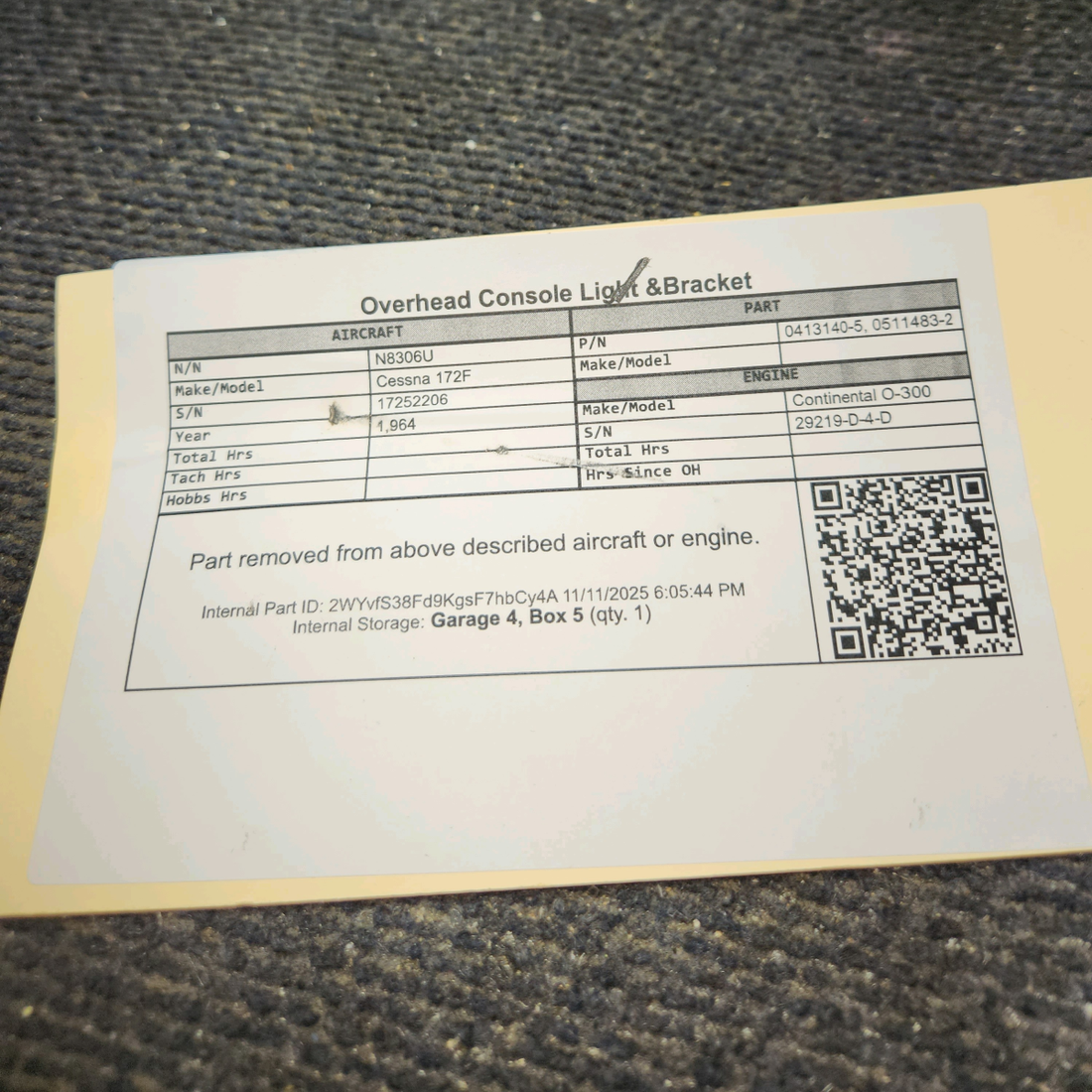 Used aircraft parts for sale, 0413140-5 Cessna 172F Overhead Console Light & Bracket