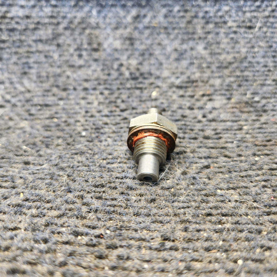 Used aircraft parts for sale, 0543036-1 cessna 172N Valve Assembly