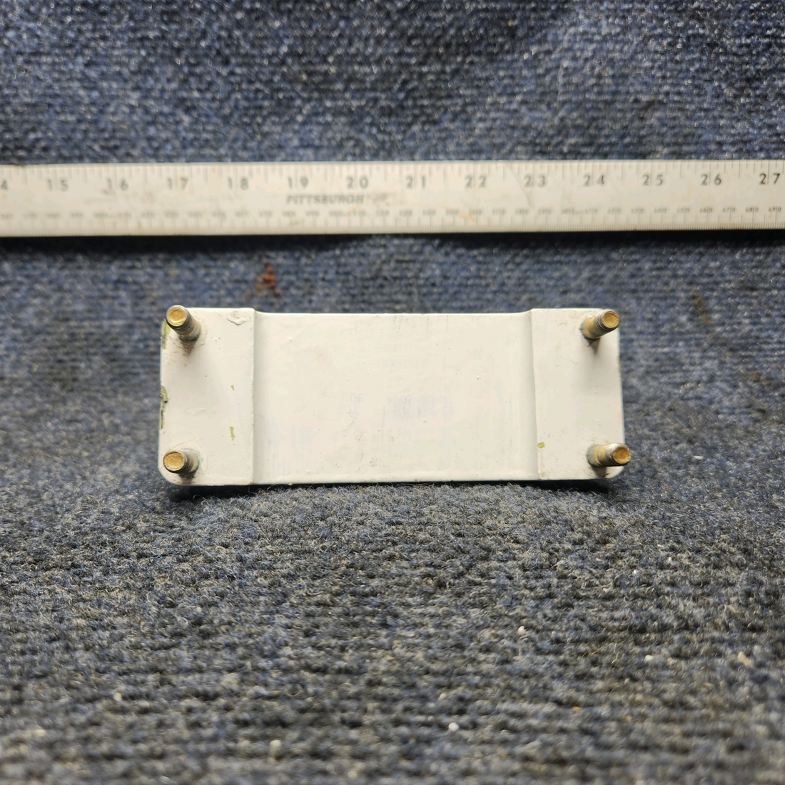 Used aircraft parts for sale, 45-524042-9 Beechcraft F33A HINGE ELEVATOR CENTER