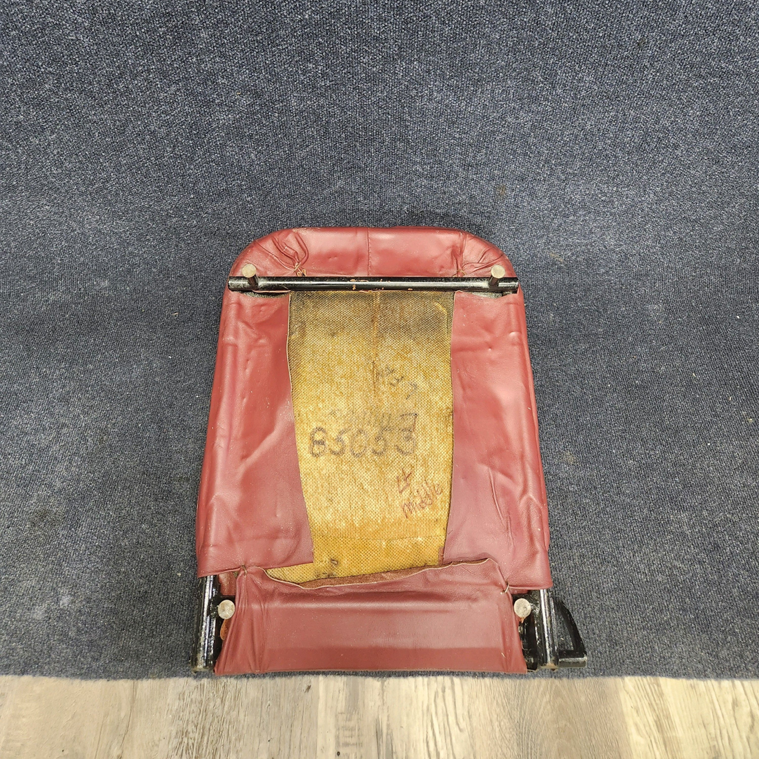 Used aircraft parts for sale, 96827-033 Piper PA32RT-300 PASSENGER SEAT CENTER LH REAR FACING