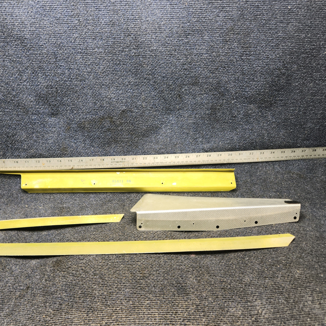 Used aircraft parts for sale, 630171-008 Piper PA28-140 REAR LH RETAINERS AND PLATE WINDOW SET