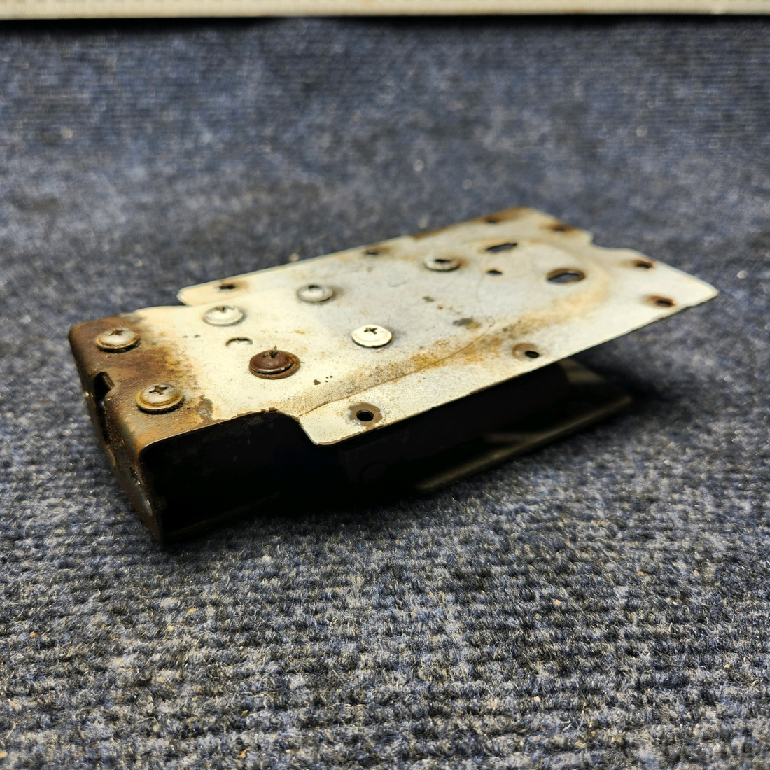 Used aircraft parts for sale, 0517012-8 CESSNA C172RG CABIN DOOR LATCH ASSEMBLY RH