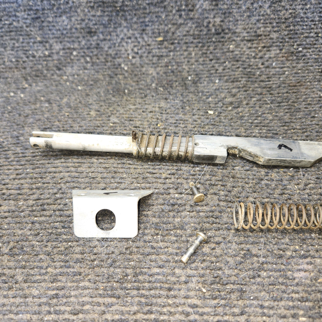 Used aircraft parts for sale, 0517012-3 cessna 172N Latch Assembly - Cabin Door LH