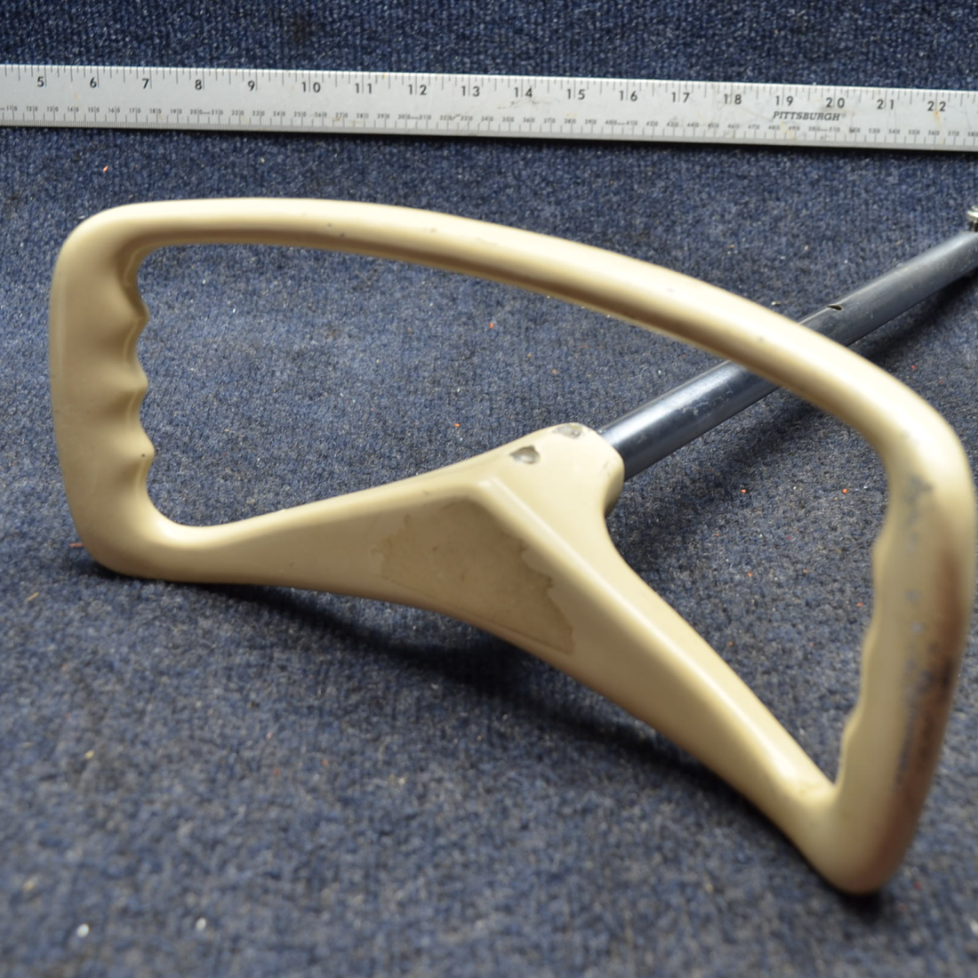 Used aircraft parts for sale, 0513136-1 Cessna C175 CONTROL WHEEL ASSY W/ SHAFT DIAMETER 0.64"