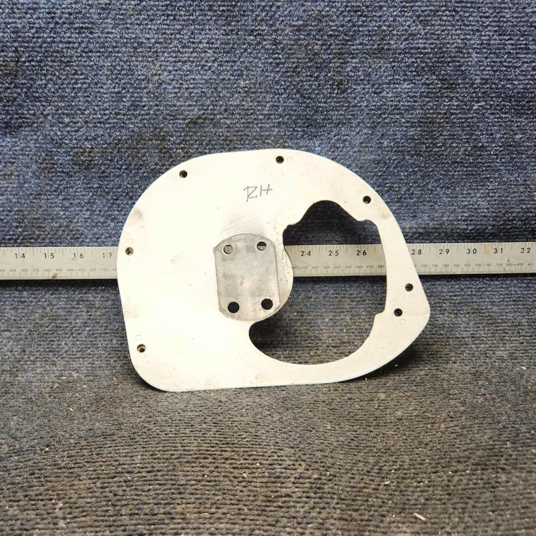 Used aircraft parts for sale, 0741610-12 Cessna 172E Wheel Pant Support Bracket RH