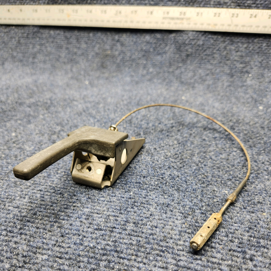 Used aircraft parts for sale, H2532-15 Beechcraft C23 SUNDOWNER INTERIOR DOOR LATCH ASSEMBLY LH
