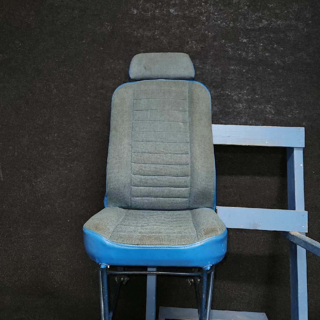 Used aircraft parts for sale, 79337-022 piper PA-28-181 Front Co-Pilot Seat Assembly – RH